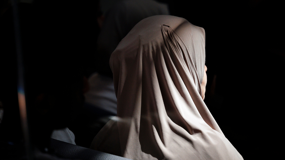 Eine Frau mit Kopftuch