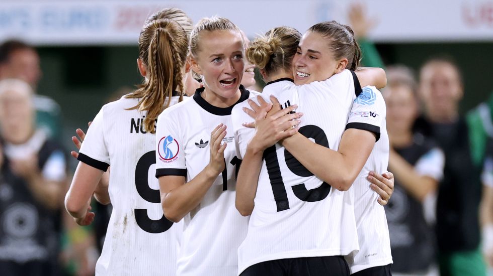 Jule Brand jubelt nach ihrem 1:0-Tor 