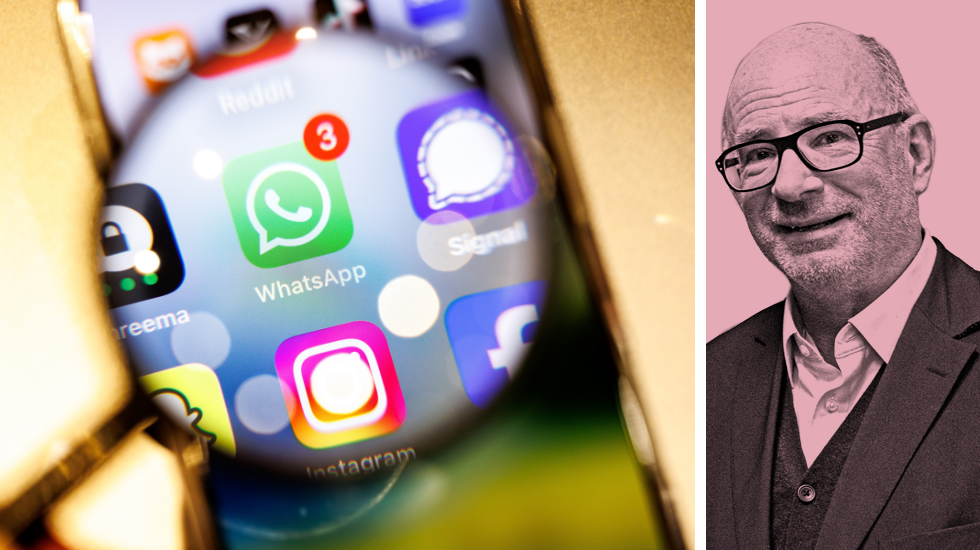 Smartphone mit WhatsApp-Icon