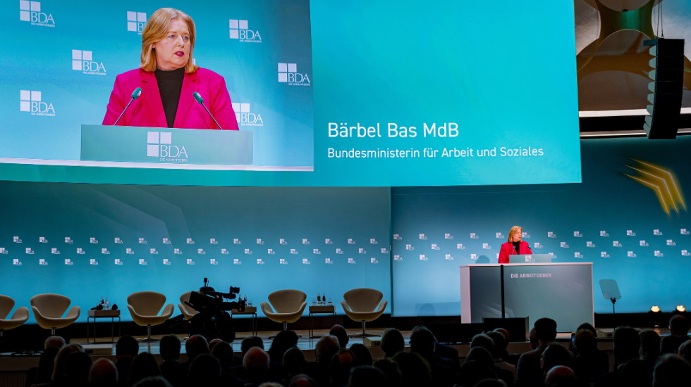 Arbeitsministerin-beim-Deutschen-Arbeitgebertag-Peinlich-Frau-Bas-