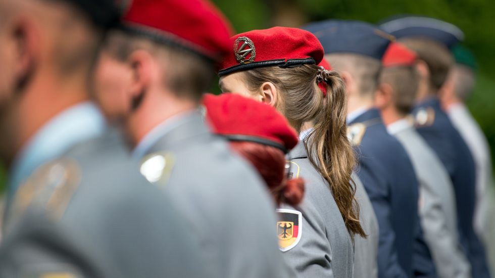 Wehrpflicht-f-r-Frauen-Es-kann-nicht-nur-eine-H-lfte-der-Bev-lkerung-den-Preis-zahlen