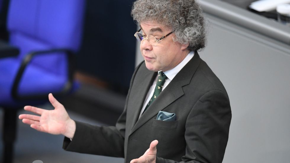 AfD-Politiker-soll-Hitlergru-gezeigt-haben-Ein-Treppenwitz-deutscher-Justizgeschichte