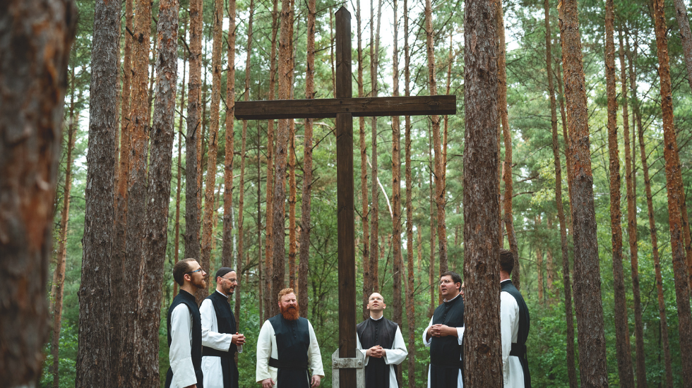 Die-M-nche-von-Neuzelle-Ein-Kloster-im-Stasi-Wald