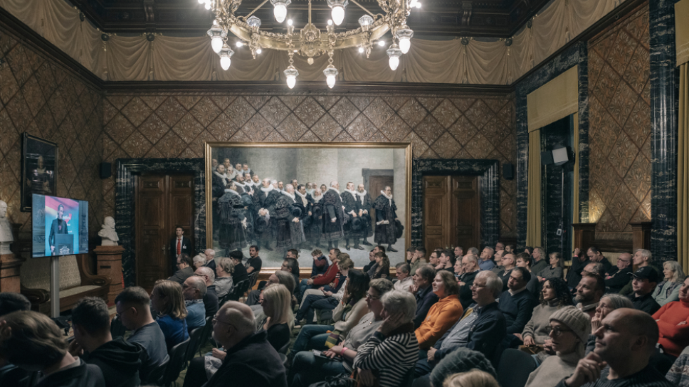 Die AfD-Vorsitzende Alice Weidel spricht im Januar 2025 vor Anhängern im Hamburger Rathaus / Foto: Rafael Heygster