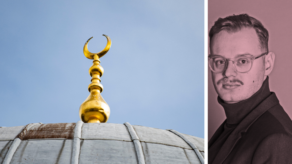 Ein Embleme des Islams, der Halbmond, steht auf einer Berliner Moschee