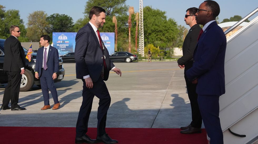 JD Vance besteigt Air Force Two
