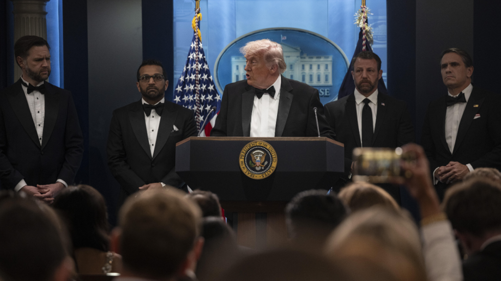 Schüsse bei Dinner mit Trump - US-Beamte überwältigen bewaffneten Angreifer