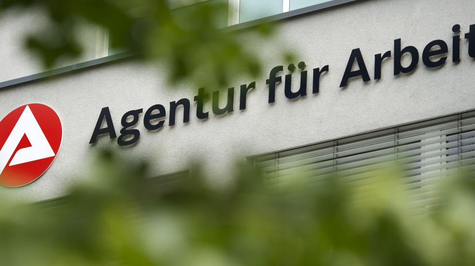 Fassade der Agentur für Arbeit in Dresden