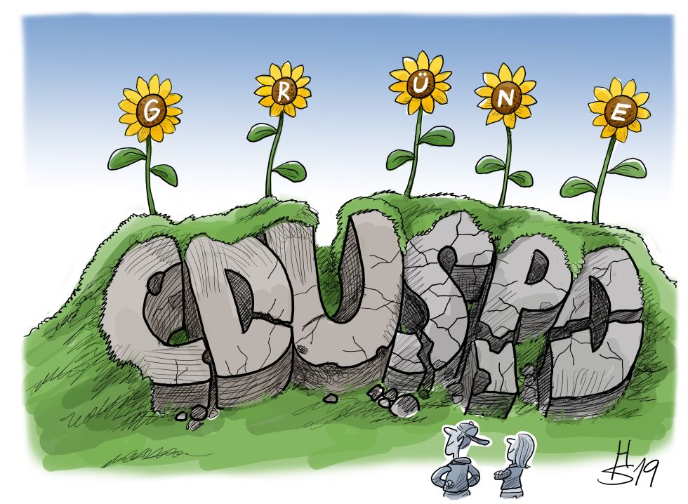 Ueber zerbroeckelnden Steinschriften die CDU und SPD sagen, wachsen Gras und Sonnenblumen, die fuer die Gruenen stehen.